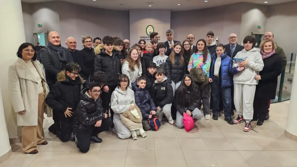 La scuola Paladini di Treia in Consiglio regionale