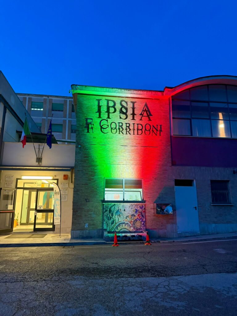 La nuova insegna dell'Ipsia Corridoni