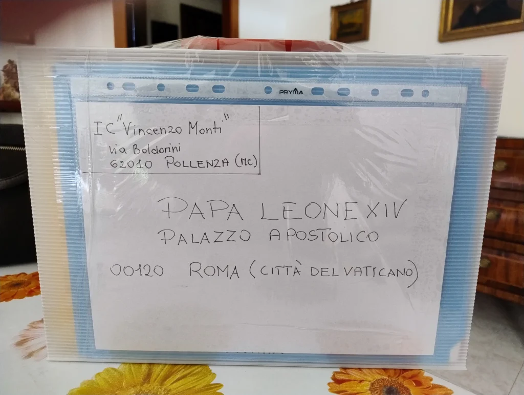 La cartellina per papa Leone XIV