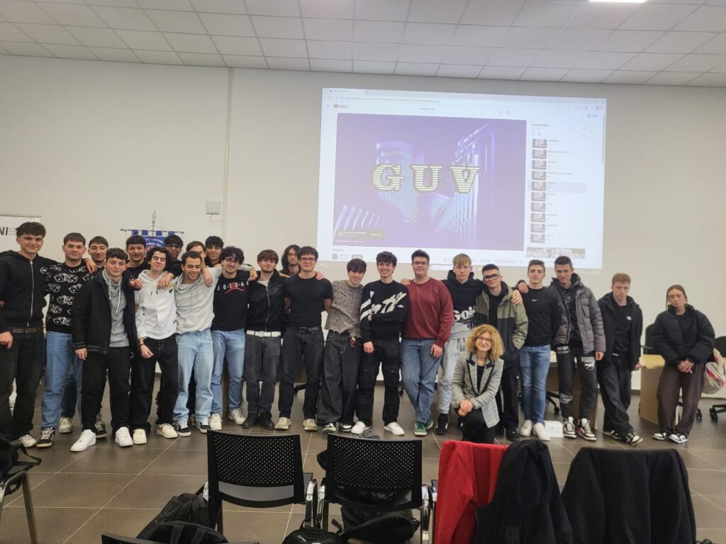 Leonardo Norscini e Vittorio Zenobi con gli studenti del Divini