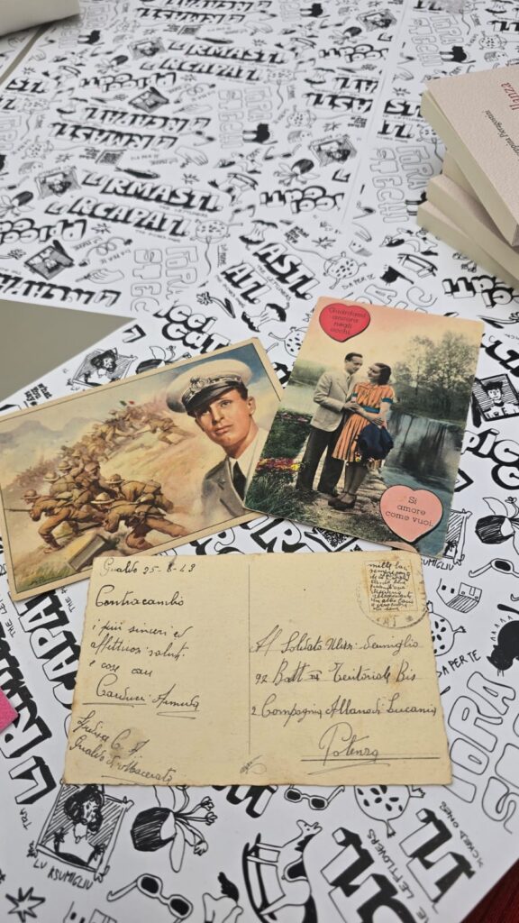 Cartoline storiche, il messaggio d'amore era nascosto sotto il francobollo