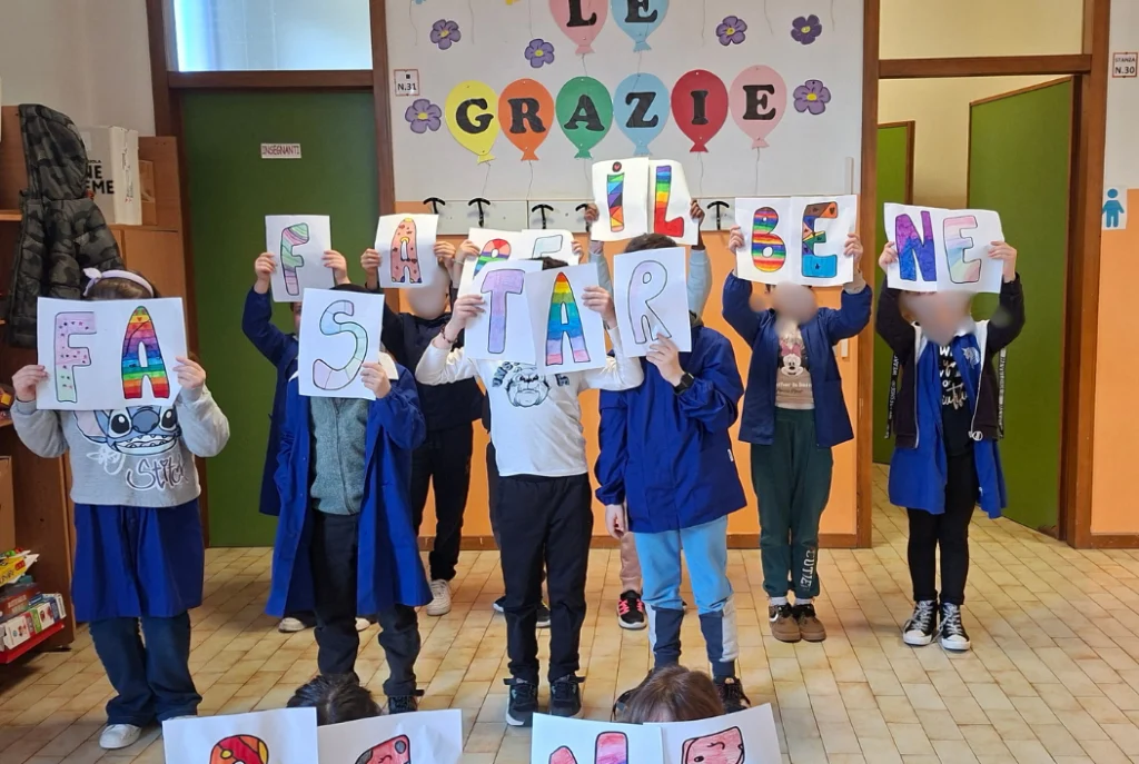 Studenti e studentesse del Baldoni di Recanati donacibo 