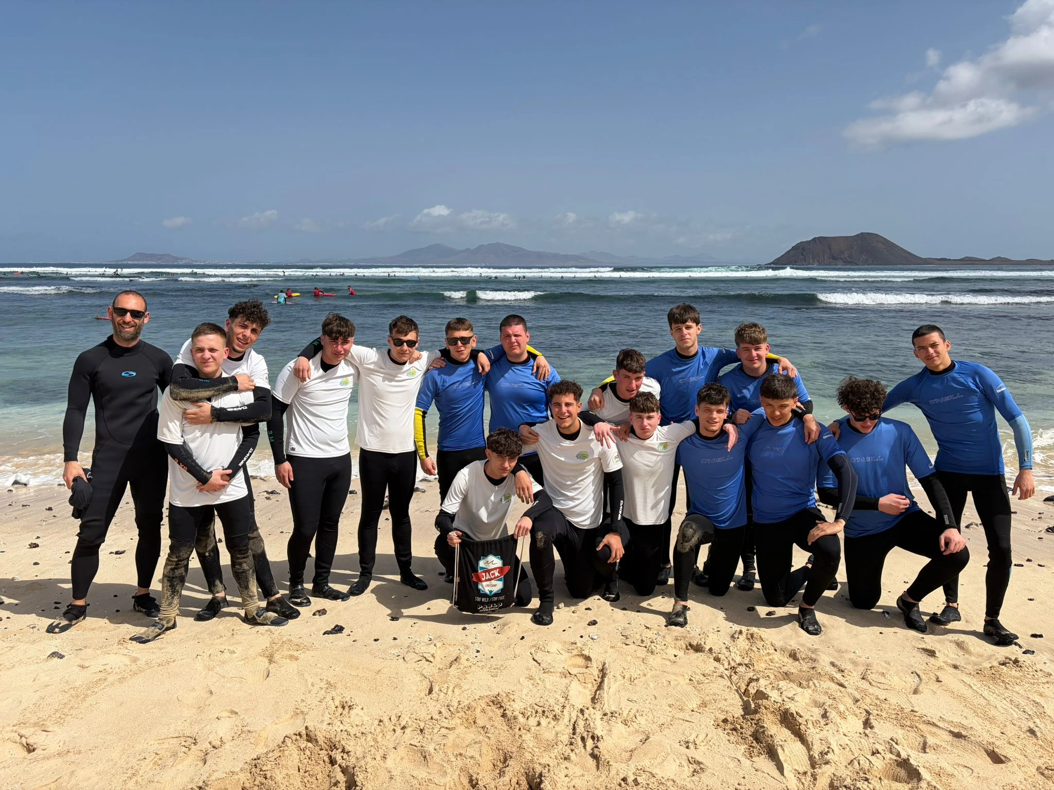 A lezione sull’oceano, studenti del Corridoni surfano a Fuerteventura