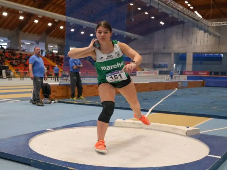 Anita Recchi impegnata nel getto del peso da 3 kg (1)