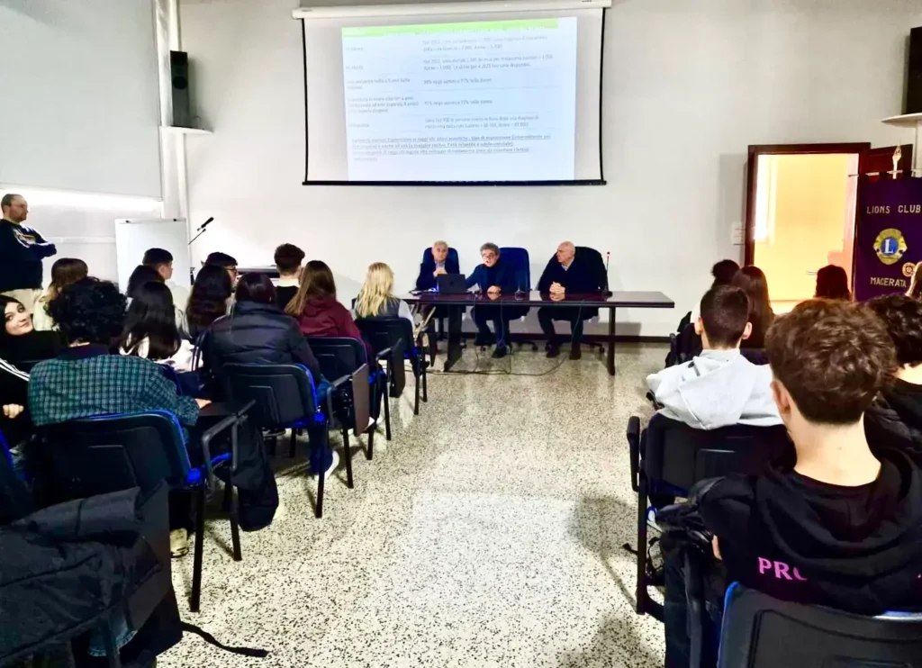 Il Lions allo scientifico Galilei di Macerata