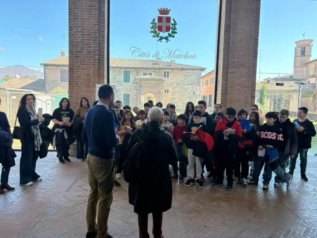Visita in Municipio della scuola Enrico Mattei di Matelica 