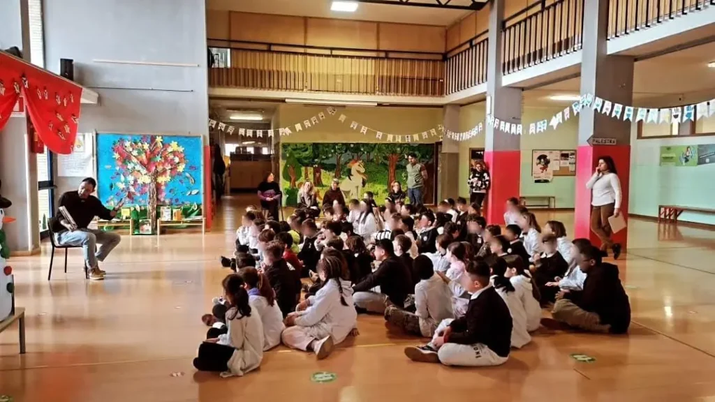 Luigi Finucci e Kuko in classe