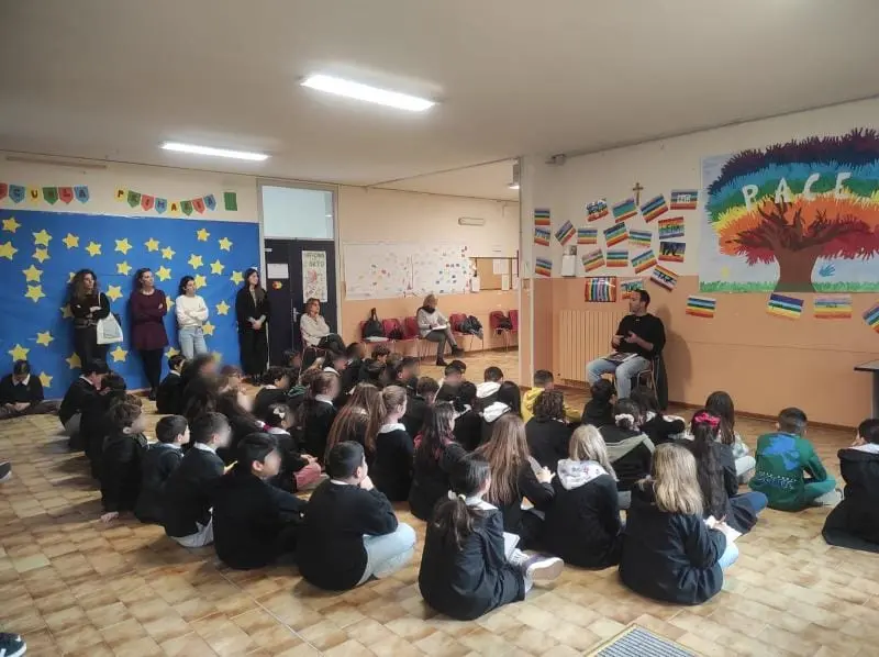 Luigi Finucci e Kuko in classe