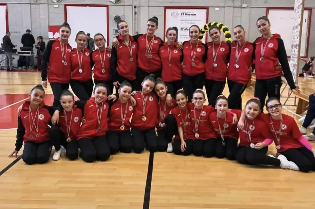 Le atlete di Ginnastica Macerata
