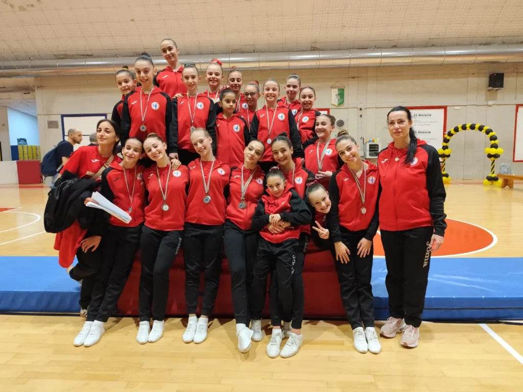 Le atlete di Ginnastica Macerata