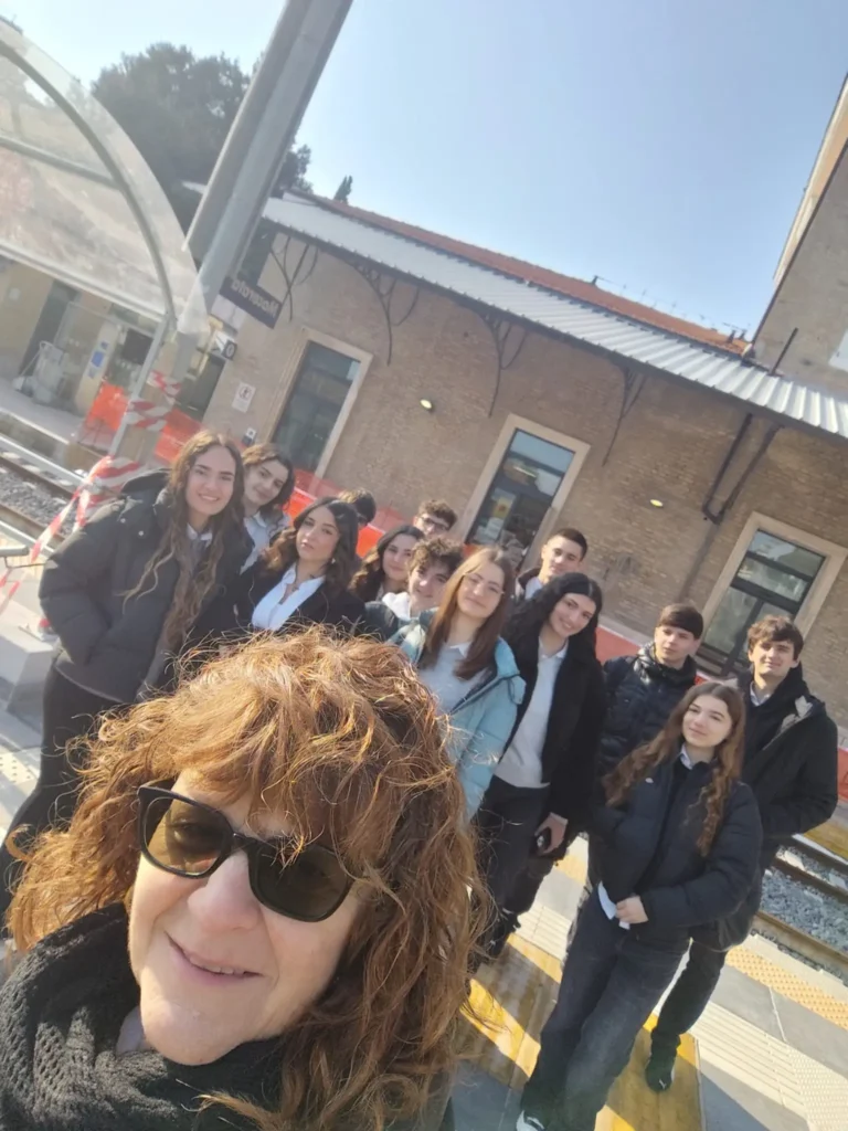 Studenti del Galilei con la professoressa Sabina Ascenzi