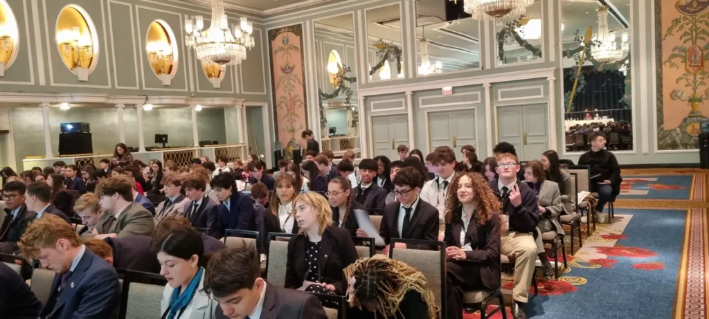 Liceali del classico linguistico Leopardi al Nhsmun