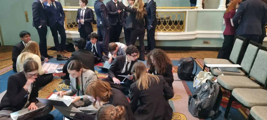 Liceali del classico linguistico Leopardi al Nhsmun