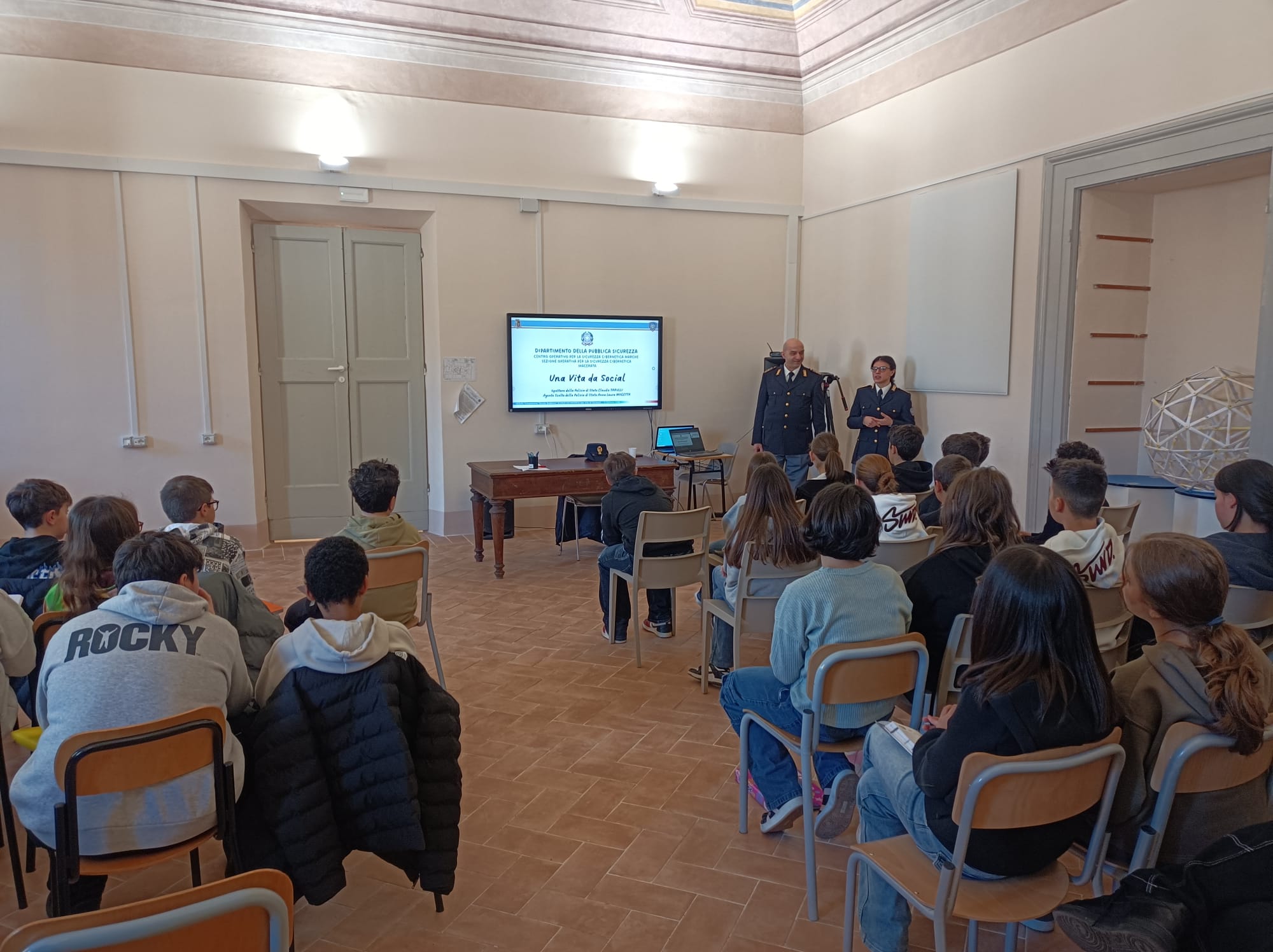 Una vita da social a Recanati