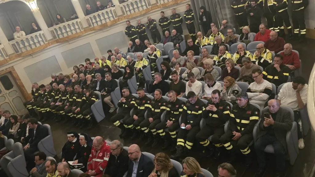 La cerimonia per gli 87 anni dei vigili dle fuoco