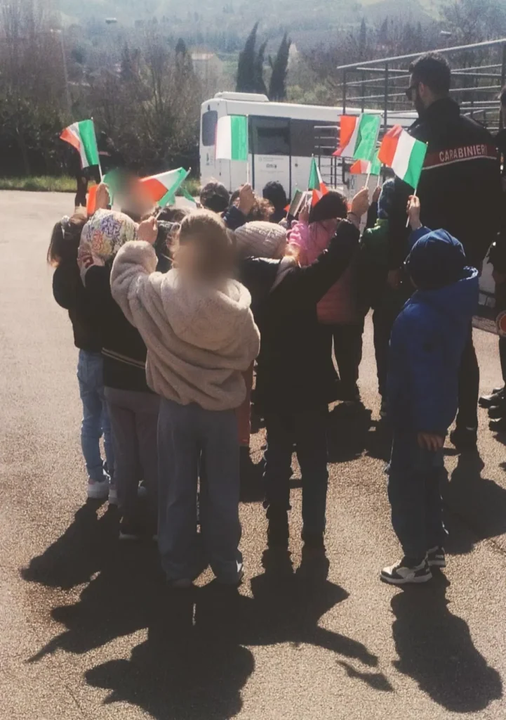 La visita nella caserma dei carabinieri