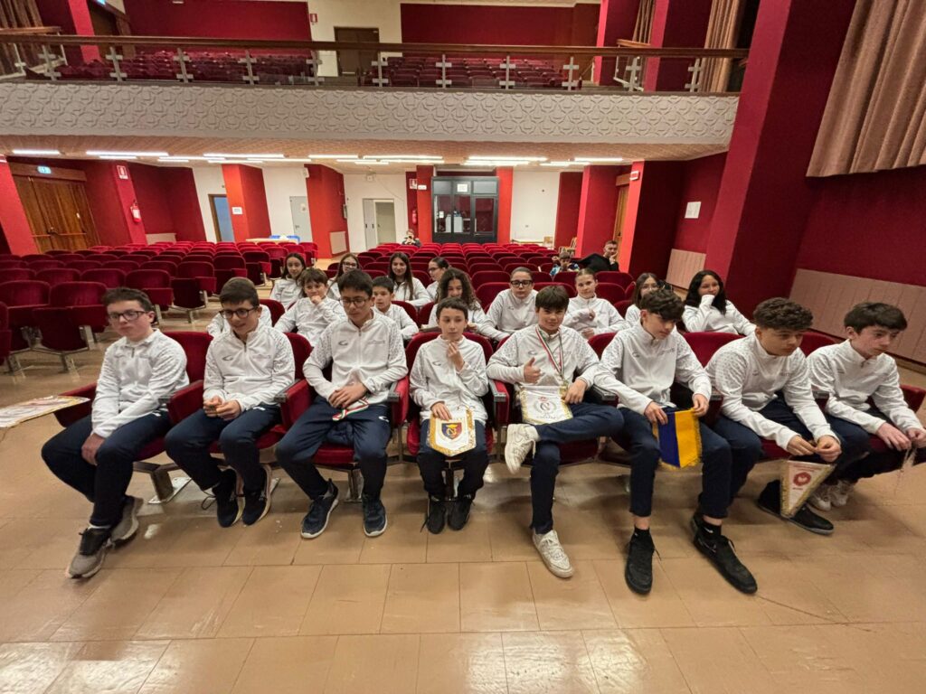 Alcuni degli studenti e delle studentesse che hanno partecipato alle convittiadi durante la cerimonia di premiazione