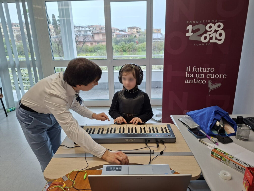 Laboratorio Makey Makey musicale al Centro TinTec