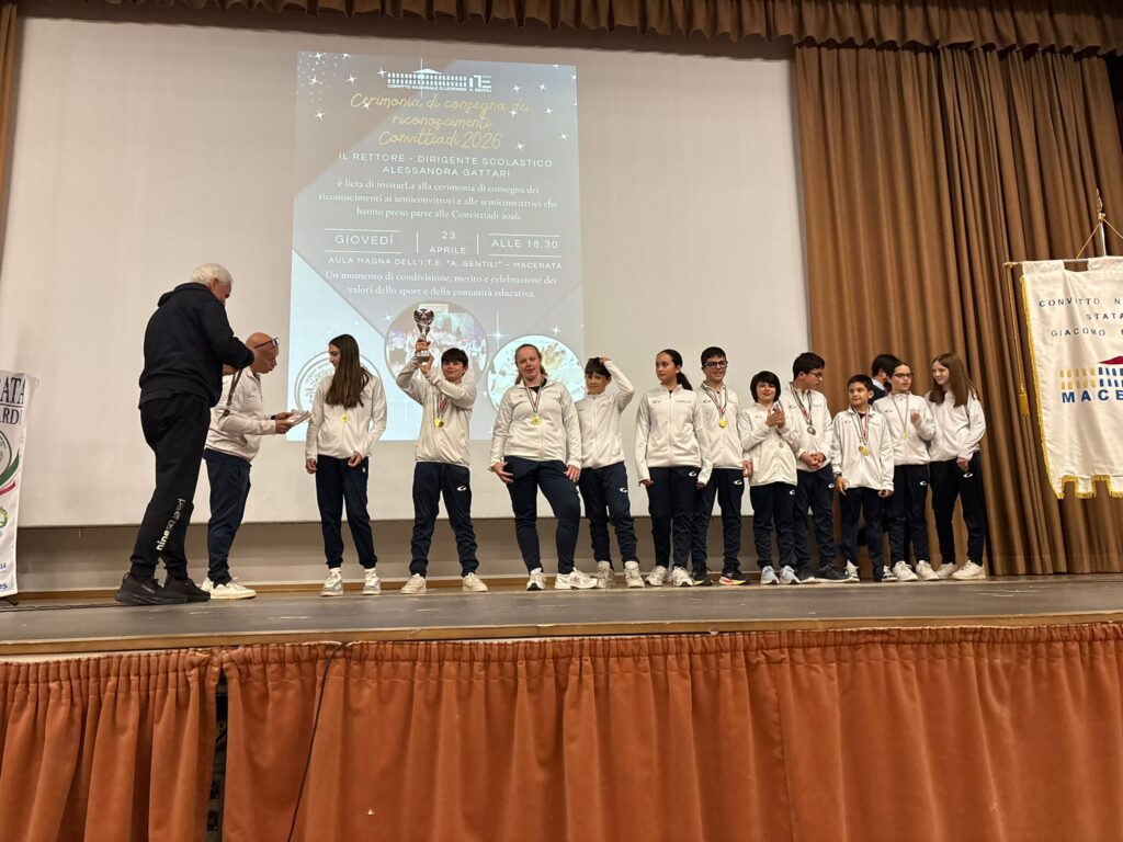Le studentesse e gli studenti oro del Sand volley alle Convittiadi