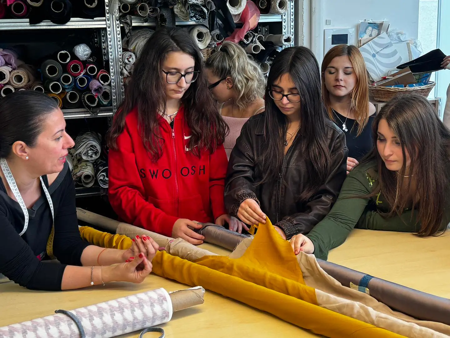A scuola in un atelier di moda con la stilista Francesca Bracalenti