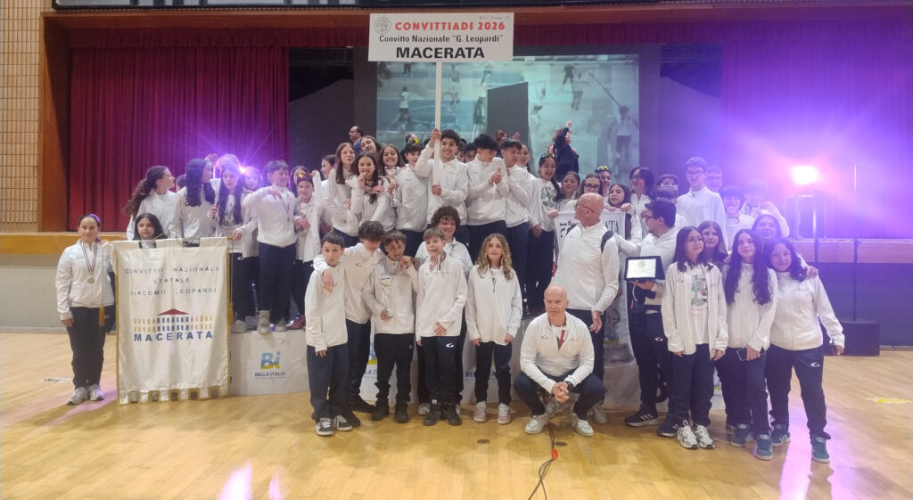 Tutta l'emozione della grande squadra del Convitto Nazionale Leopardi al termine delle XVIII Convittiadi d'Italia