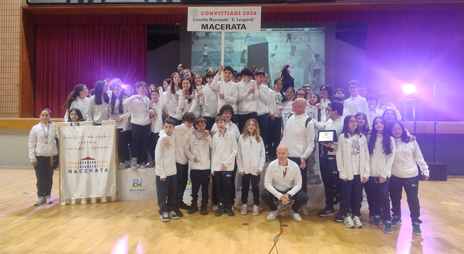 Tutta l'emozione della grande squadra del Convitto Nazionale Leopardi al termine delle XVIII Convittiadi d'Italia