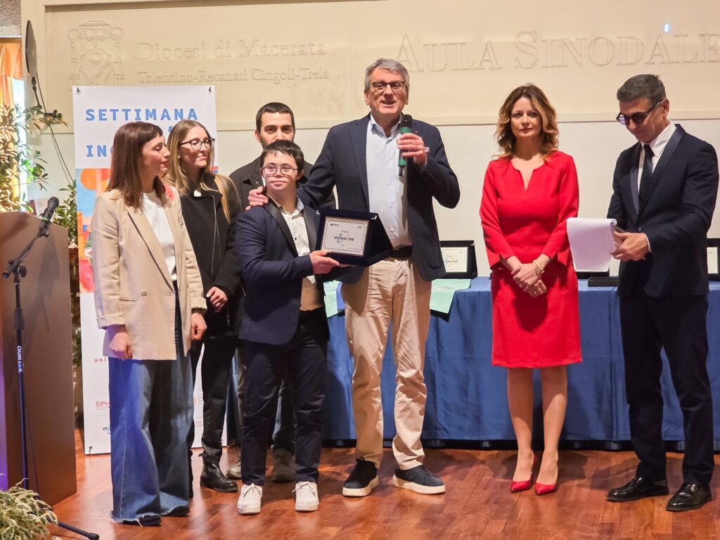 La consegna del Premio Inclusione 3.0 al Bramante Pannaggi di Macerata