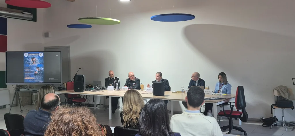 Il seminario sul cyberbullismo organizzato dalle scuole Dante Alighieri e Mestica