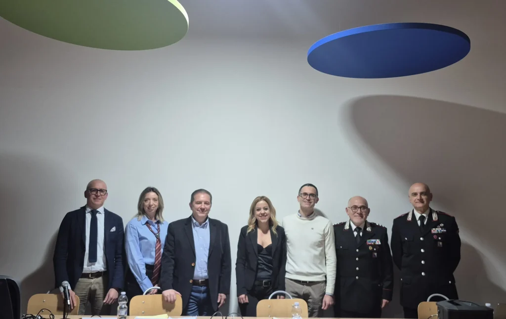 Il seminario sul cyberbullismo organizzato dalle scuole Dante Alighieri e Mestica