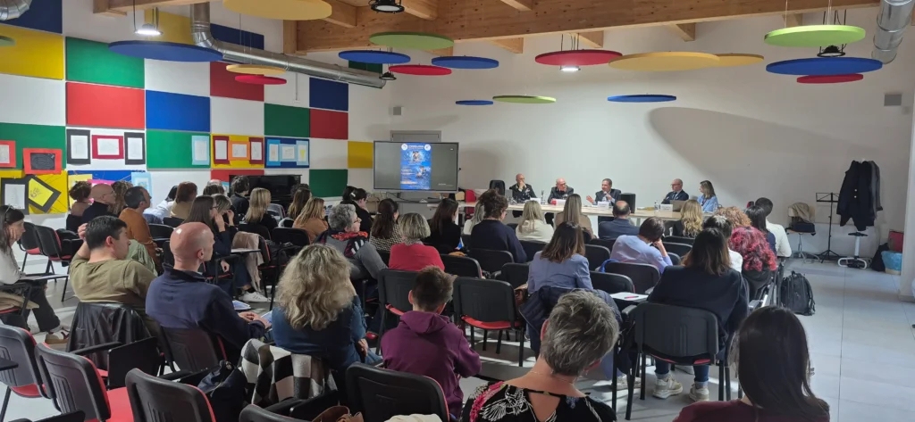 Il seminario sul cyberbullismo organizzato dalle scuole Dante Alighieri e Mestica