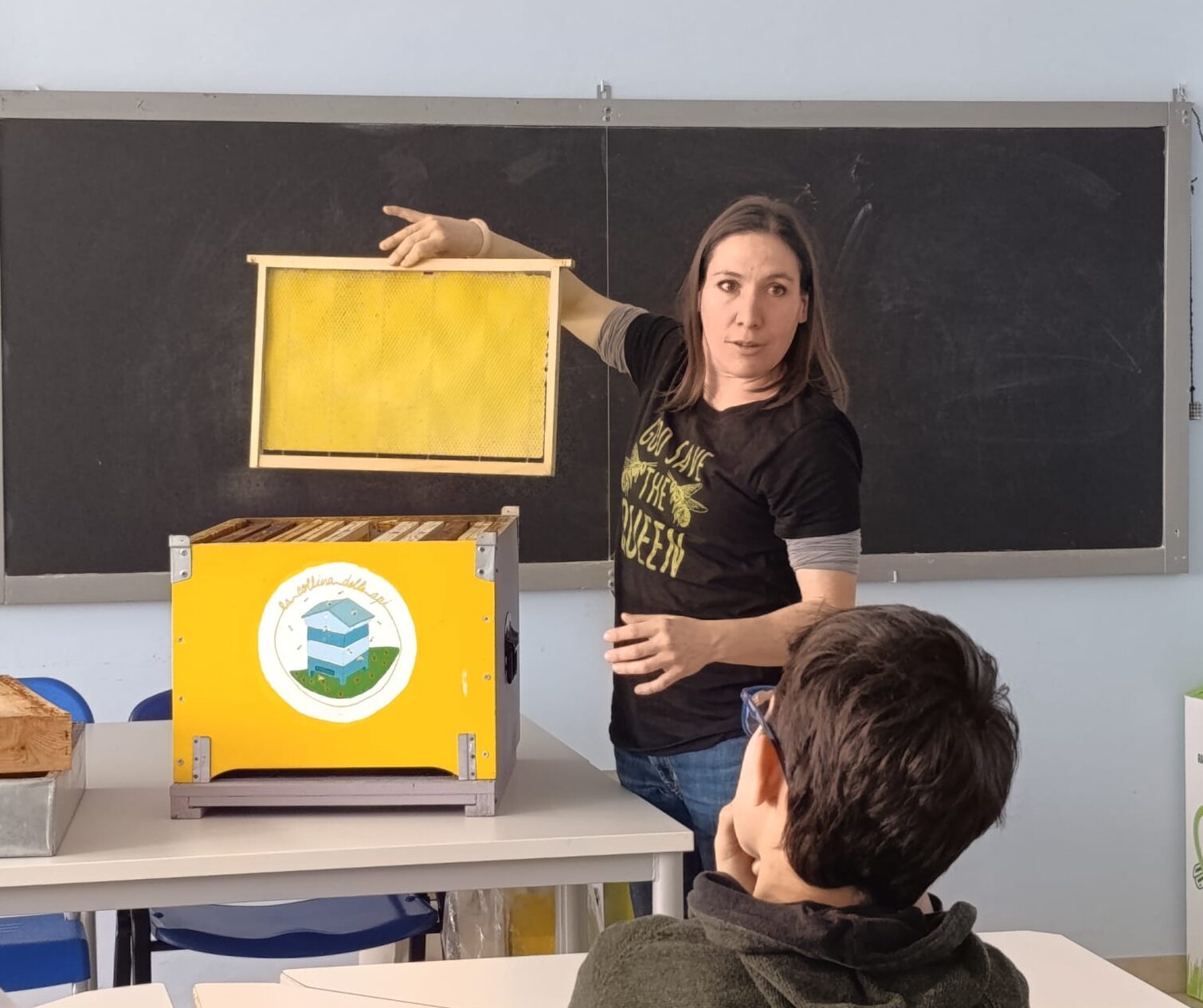 Silvia Amicucci che “sussurra alle api”: «La loro è una società perfetta»