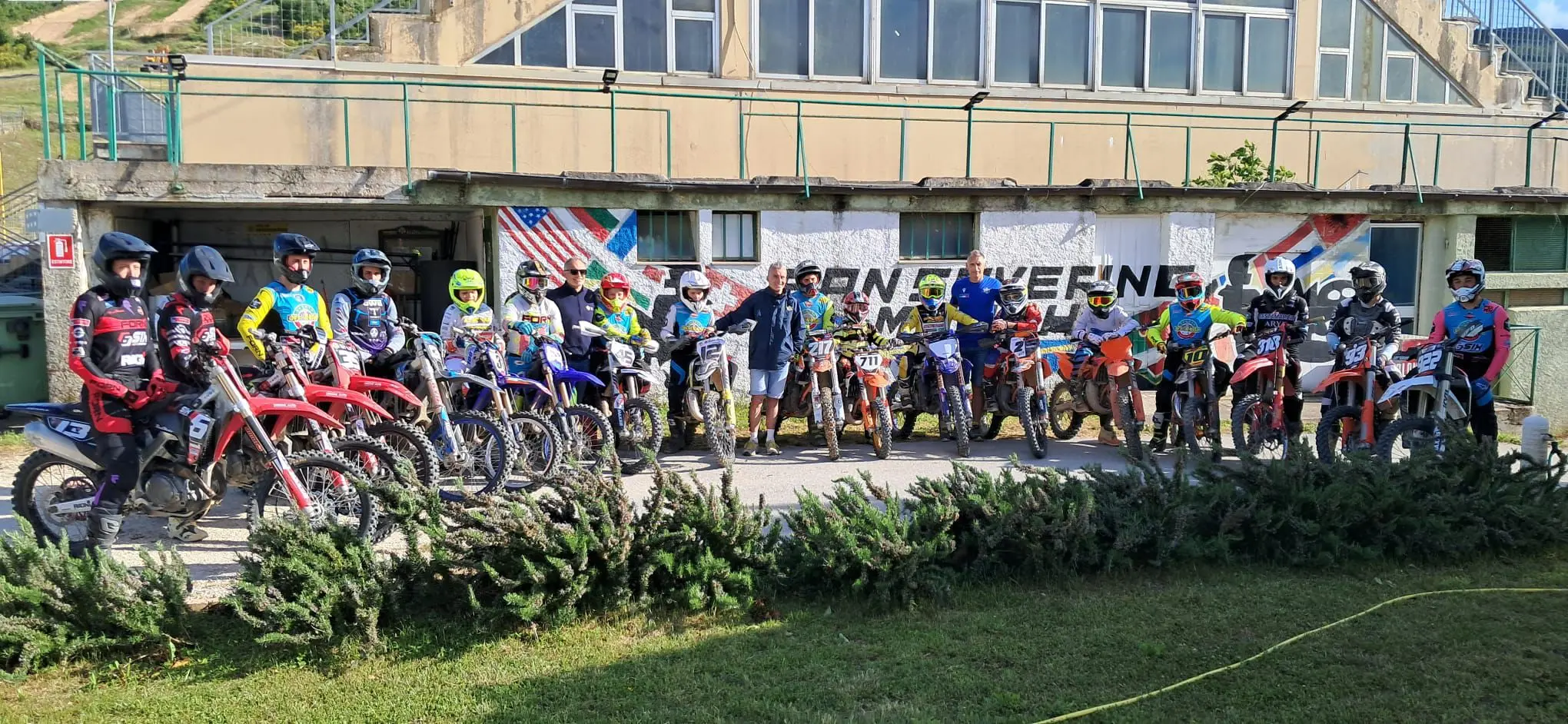 Giovani talenti del motocross si preparano a San Pacifico