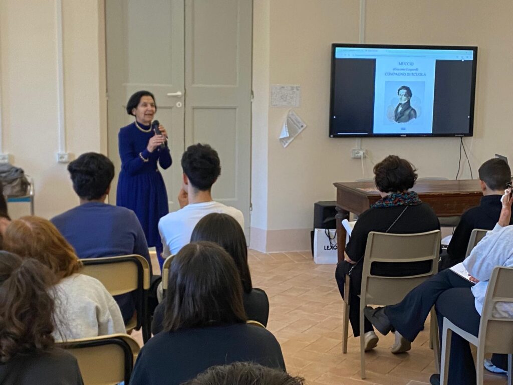 Daniela Monachesi parla di Leopardi agli studenti