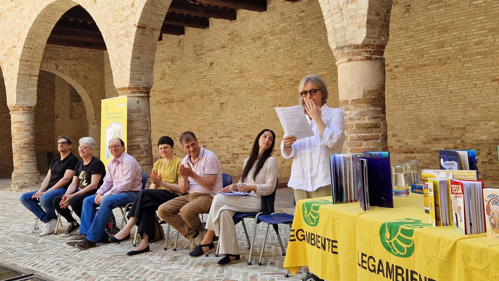 A Tolentino i bambini e le bambine premiano i libri sull’ambiente