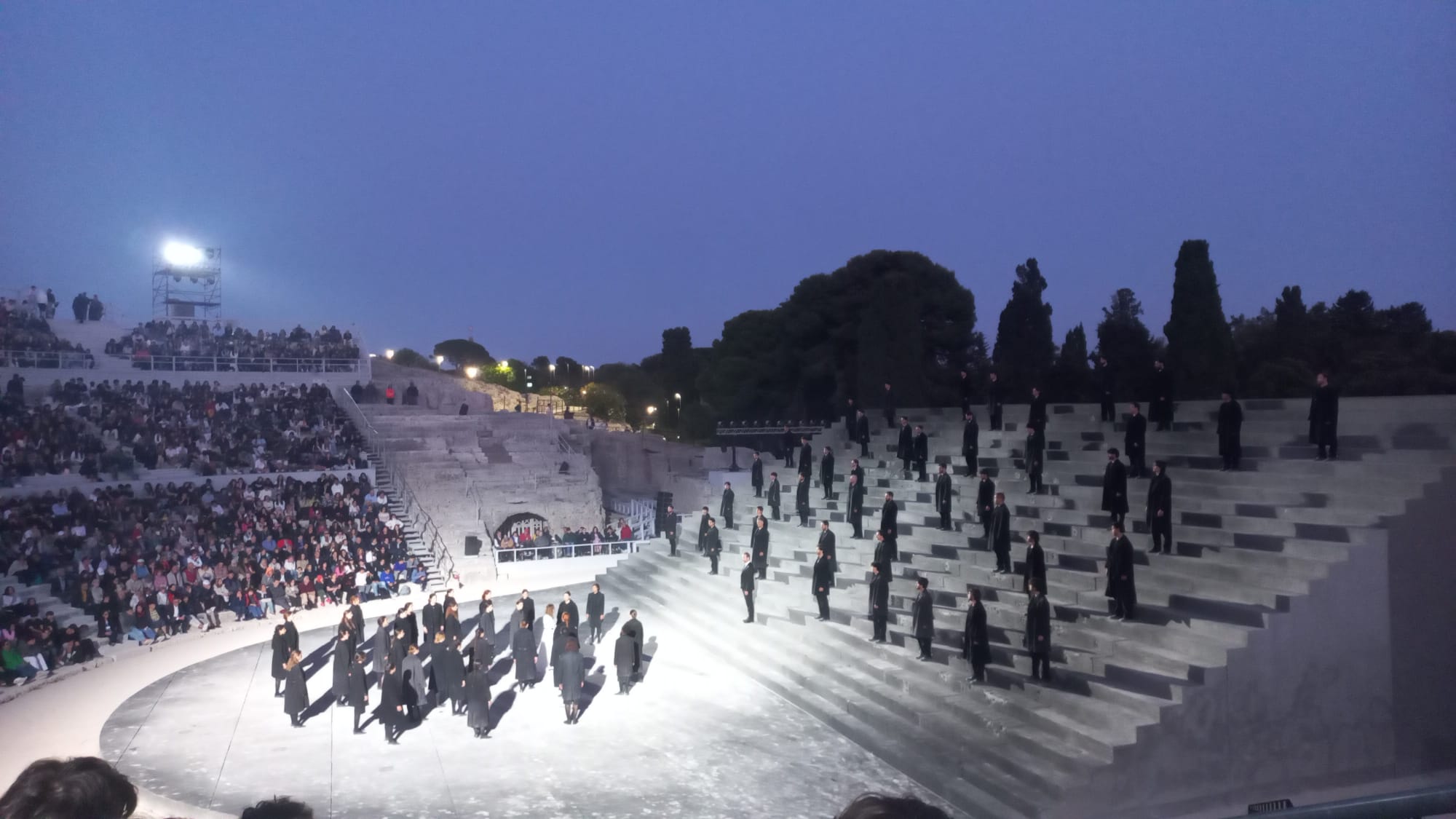 Studenti al teatro greco di Siracusa: le tragedie lette sui libri diventano spettacolari