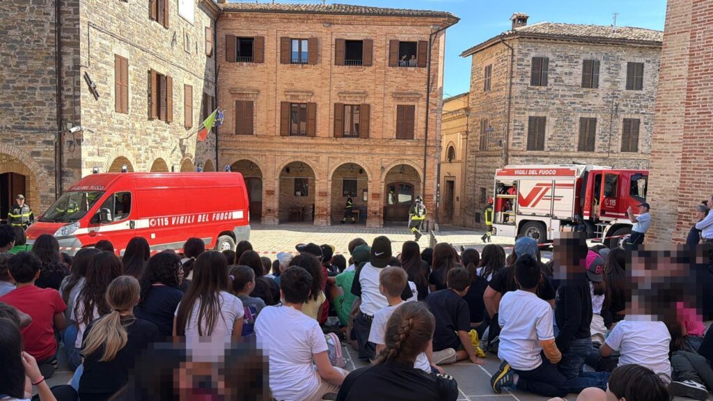 Municipio in fiamme