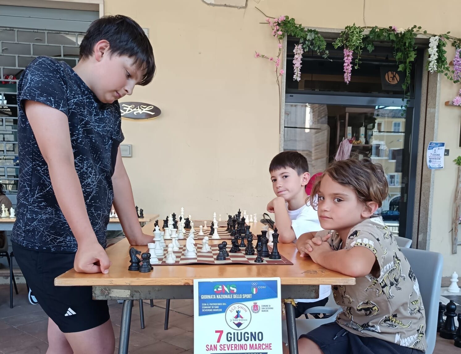 Francesco Villano a uno dei tavoli da gioco
