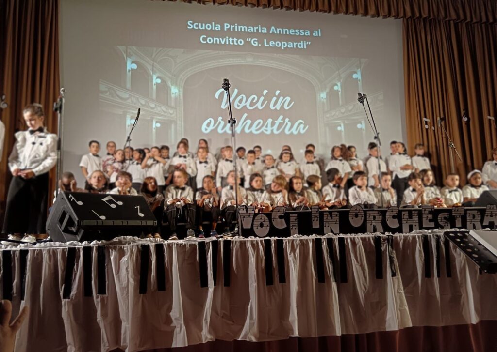 I musicisti e delle musiciste della primaria pronti ad esibirsi
