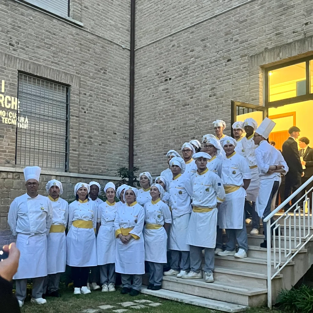 Studenti e studentesse dell'alberghiero Varnelli di Cingoli