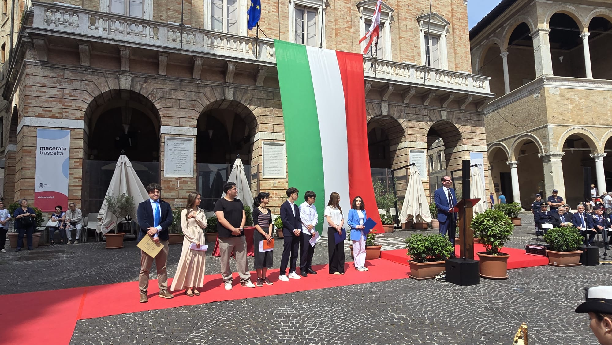 L’ottuagenaria Repubblica “salvata dai ragazzini”
