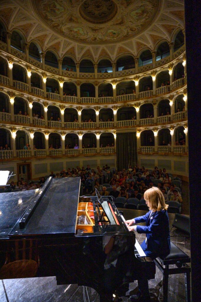 Alberto Cartuccia alla serata del liceo Leopardi
