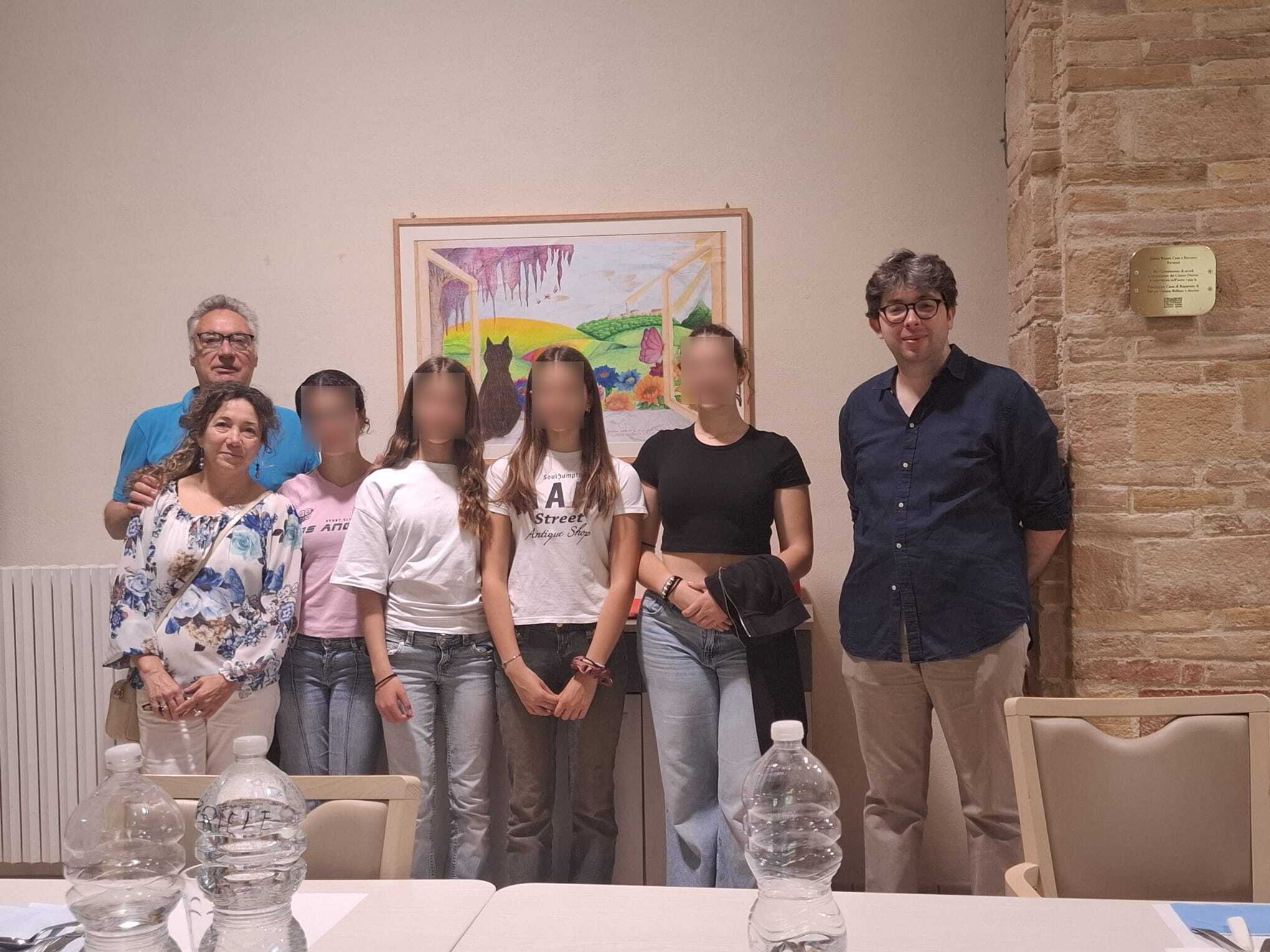 Una finestra sulle colline, il dono delle studentesse alla casa di riposo