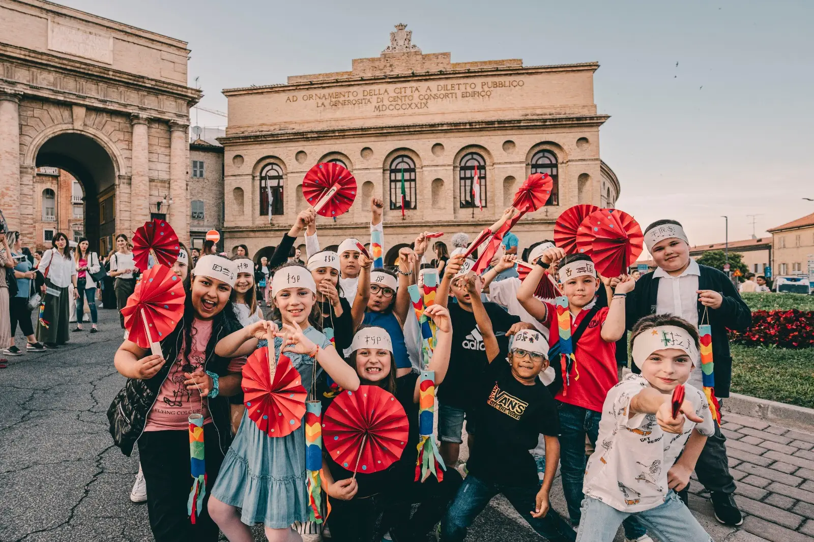 Allo Sferisterio arriva “Rigoletto. Il mistero del teatro”: l’opera diventa una festa