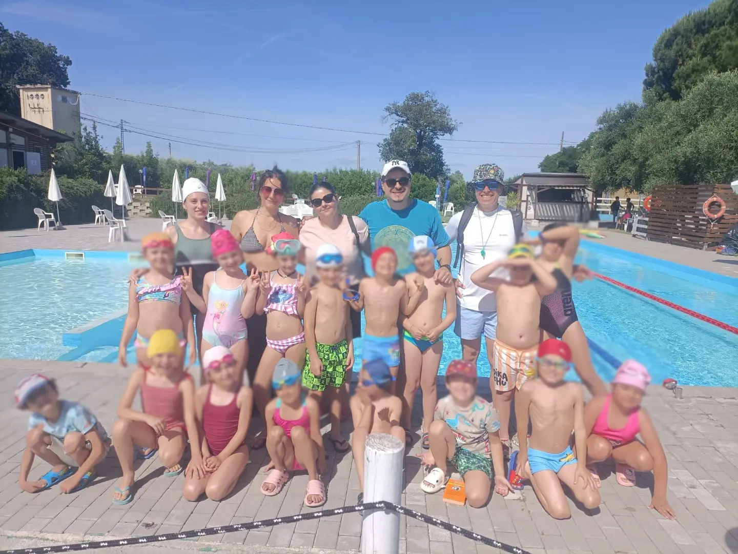 Il Convitto Leopardi inaugura l’estate: la scuola si trasferisce in piscina