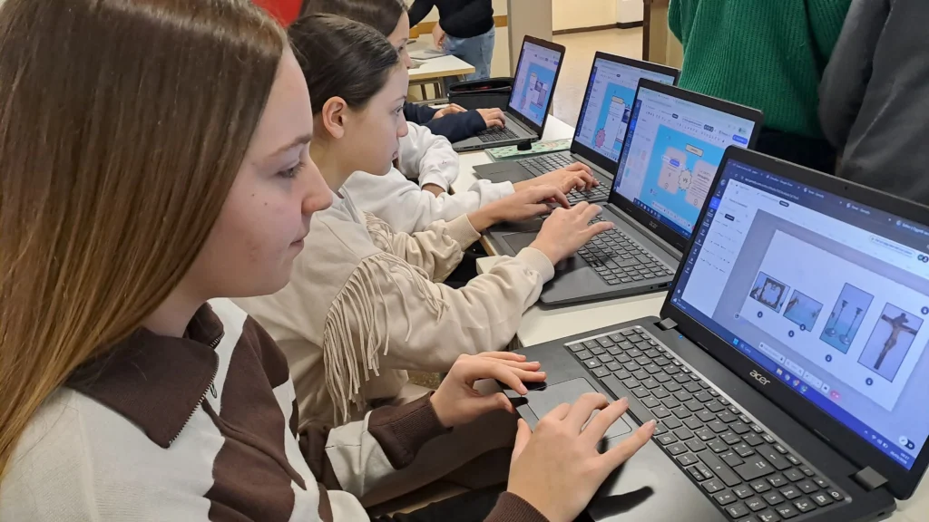 La classe 2C al lavoro durante la realizzazione del sito