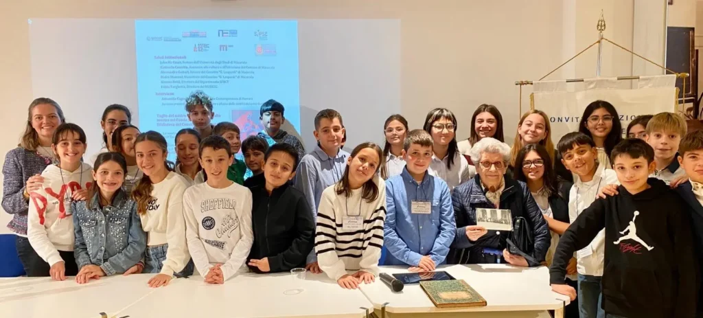 La classe 2C del Convitto Leopardi con la testimone Maria Vittoria Bonugli Miconi 