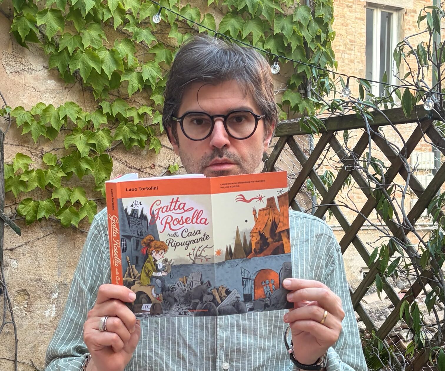 Una casa ripugnante nata dalla fantasia di Luca Tortolini: «Avevo voglia di fare le pulizie»