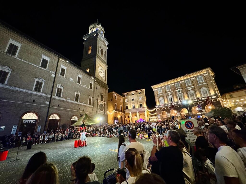 Artemigrante in piazza della Libertà