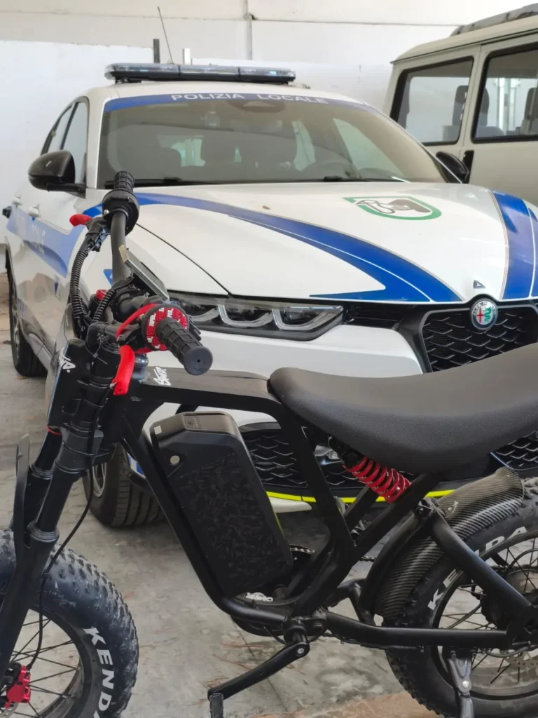 La bici truccata è stata sequestrata dalla Polizia locale