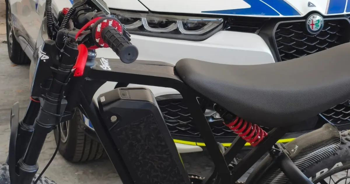 A 13 anni su una e-bike “truccata”: sequestro e sanzione al genitore